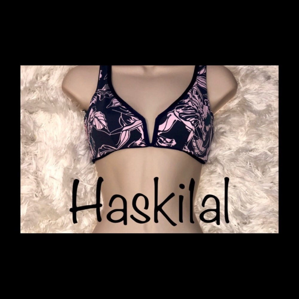 ☀️ NWT Maaji Bikini Top ☀️